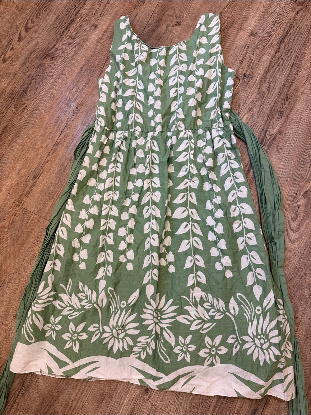 Max Studio Green and White Floral V-Neck Sundress - Picture 4 of 6